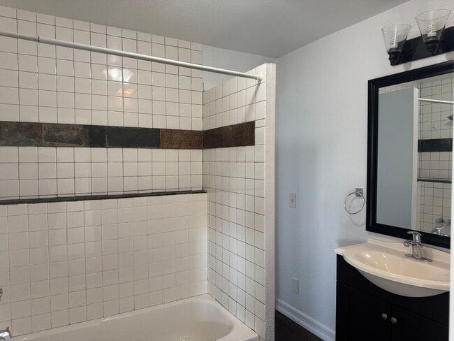 Photo - 939 University Ave Unit 202