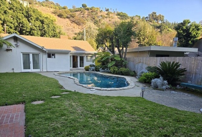 Photo - 1481 Benedict Canyon Dr House