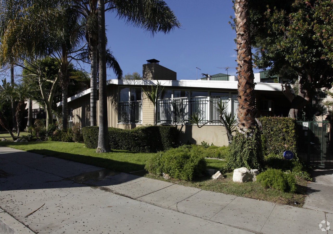 Primary Photo - 12415 Archwood St