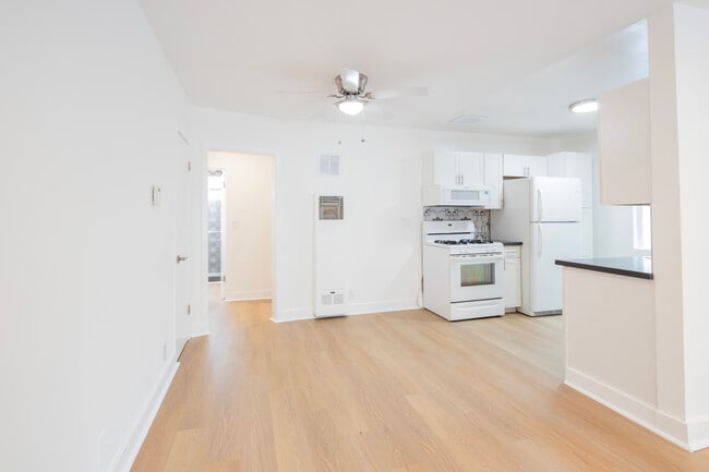 Photo - 937 N Orange Grove Ave