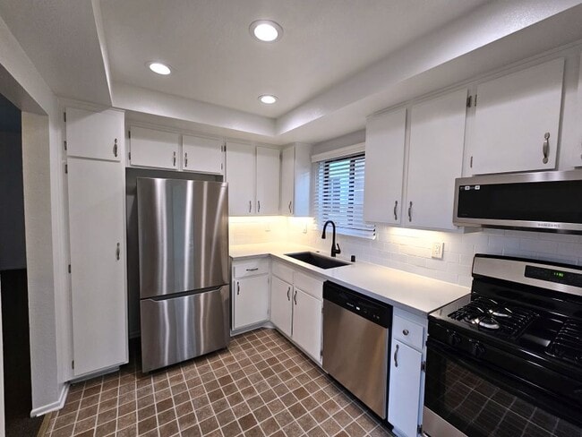 Photo - 2349 S Bentley Ave