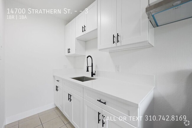 Building Photo - 14700 Strathern St Unit 3 Rental