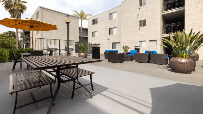 Outdoor Lounge - Virgil Square