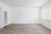 1BR, 1BA - 882SF - Living Room - 2135 Santa Fe Ave.