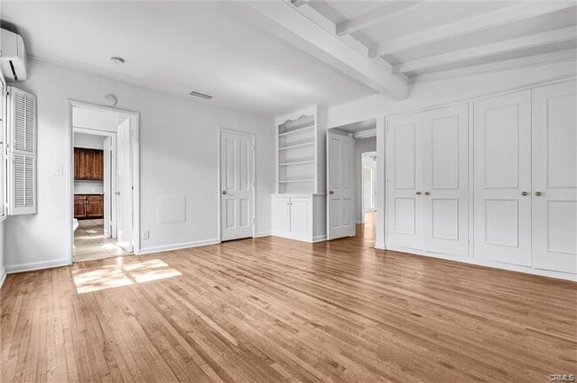 Photo - 2976 Lombardy Rd