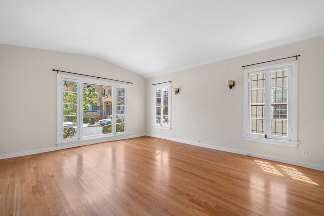 Photo - 429 N Gardner St Unit 429