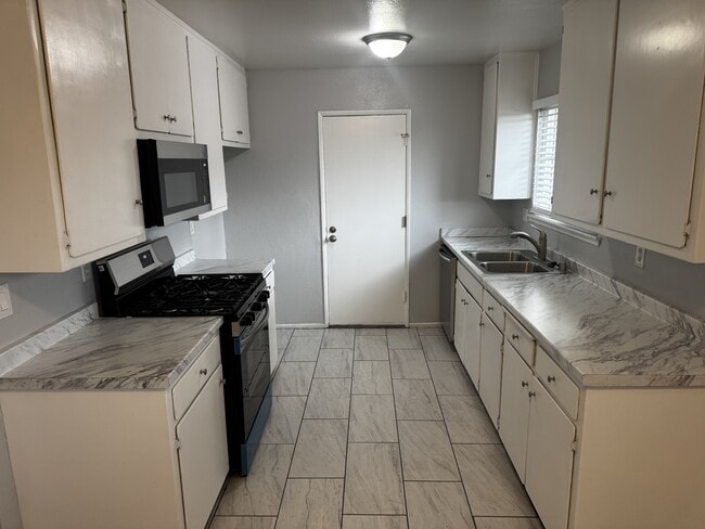 Photo - 18938 Live Oak St