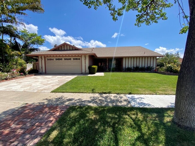 Photo - 11348 Barbi Ln House