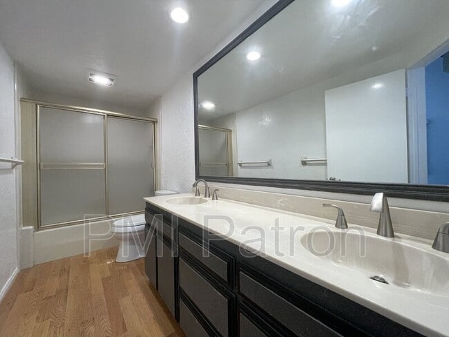 Photo - 1719 Van Horne Ln