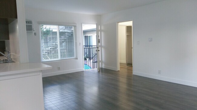 Photo - 310 S Sherbourne Dr