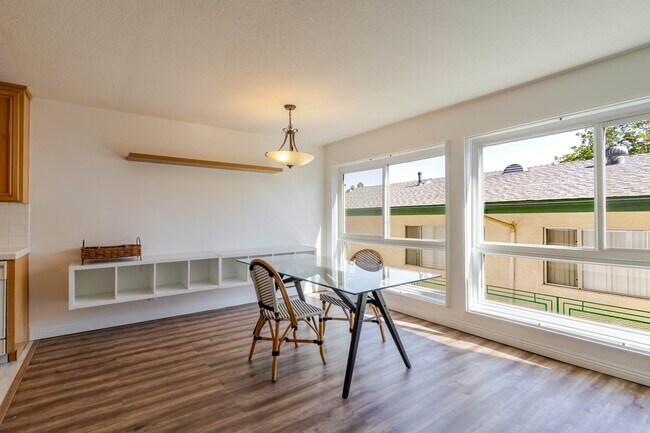 Photo - 13543 Moorpark St