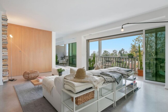 Photo - 999 N Doheny Dr