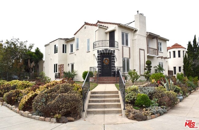 Building Photo - 1303 S Tremaine Ave Unit #1305