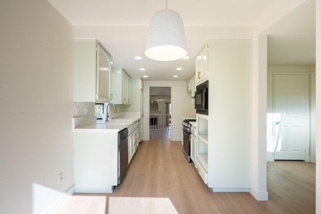 Photo - 1469 W Lambert Rd