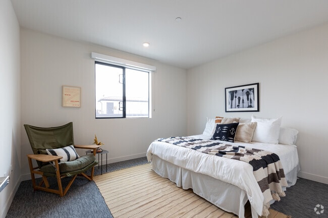 1319 S Orange Grove Ave - 1319 S Orange Grove Ave