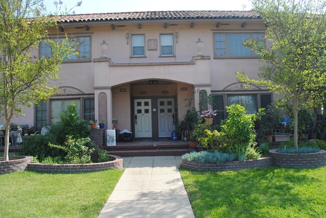 Building Photo - 1172 E Orange Grove Blvd Unit Upstairs apt in four plex