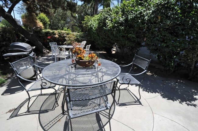 Photo - 10924 Camarillo St Unit 01