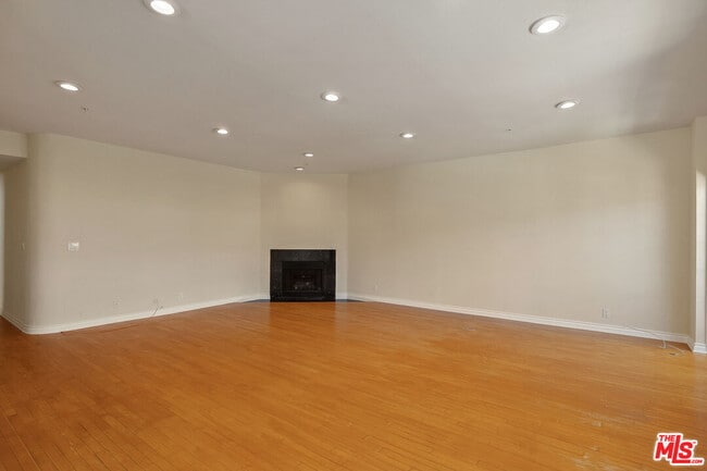 Photo - 923 Euclid St Unit 201