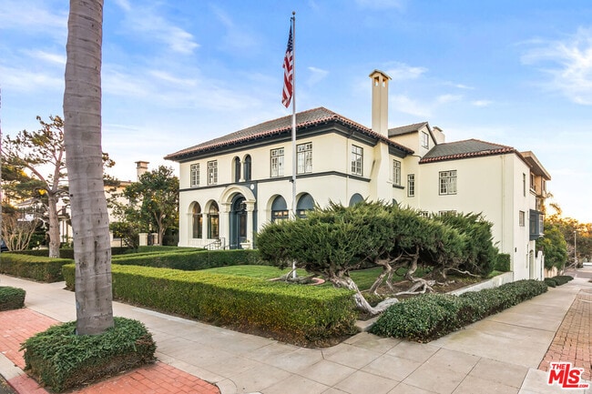 Photo - 3162 Second Ave