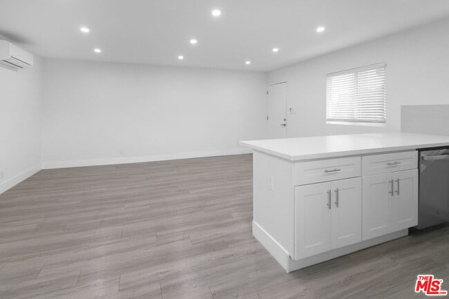 Photo - 11347 Emelita St Unit 6