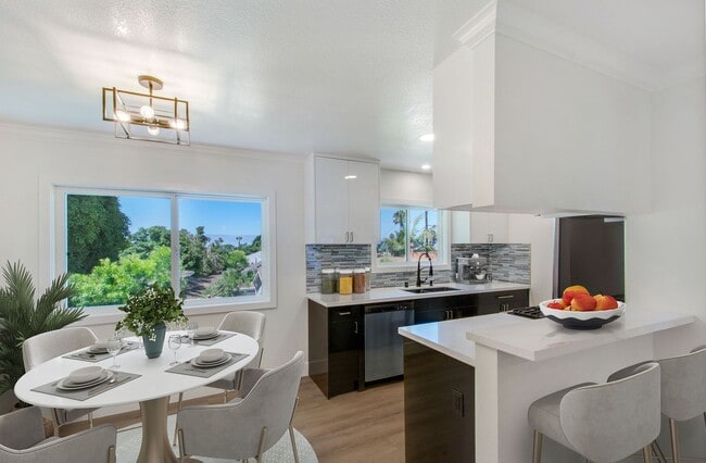 Building Photo - 117 Avenida Algodon Unit B