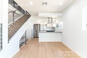 Photo - 756 N Ridgewood Pl Townhome
