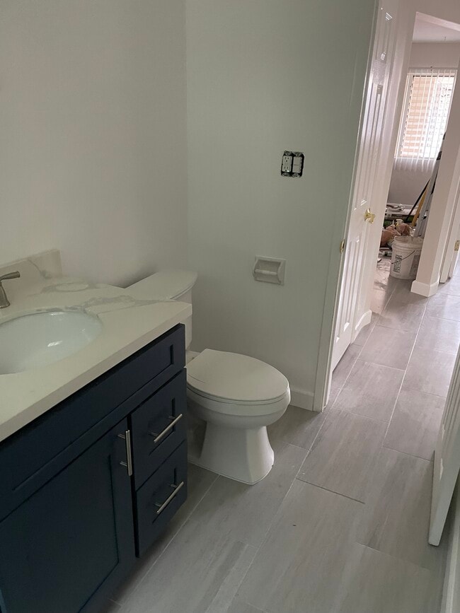 Bathroom - 1714 Grove St Unit 17