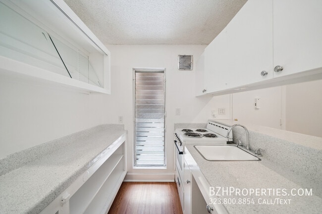 Photo - 7544 Hampton Ave Unit 107