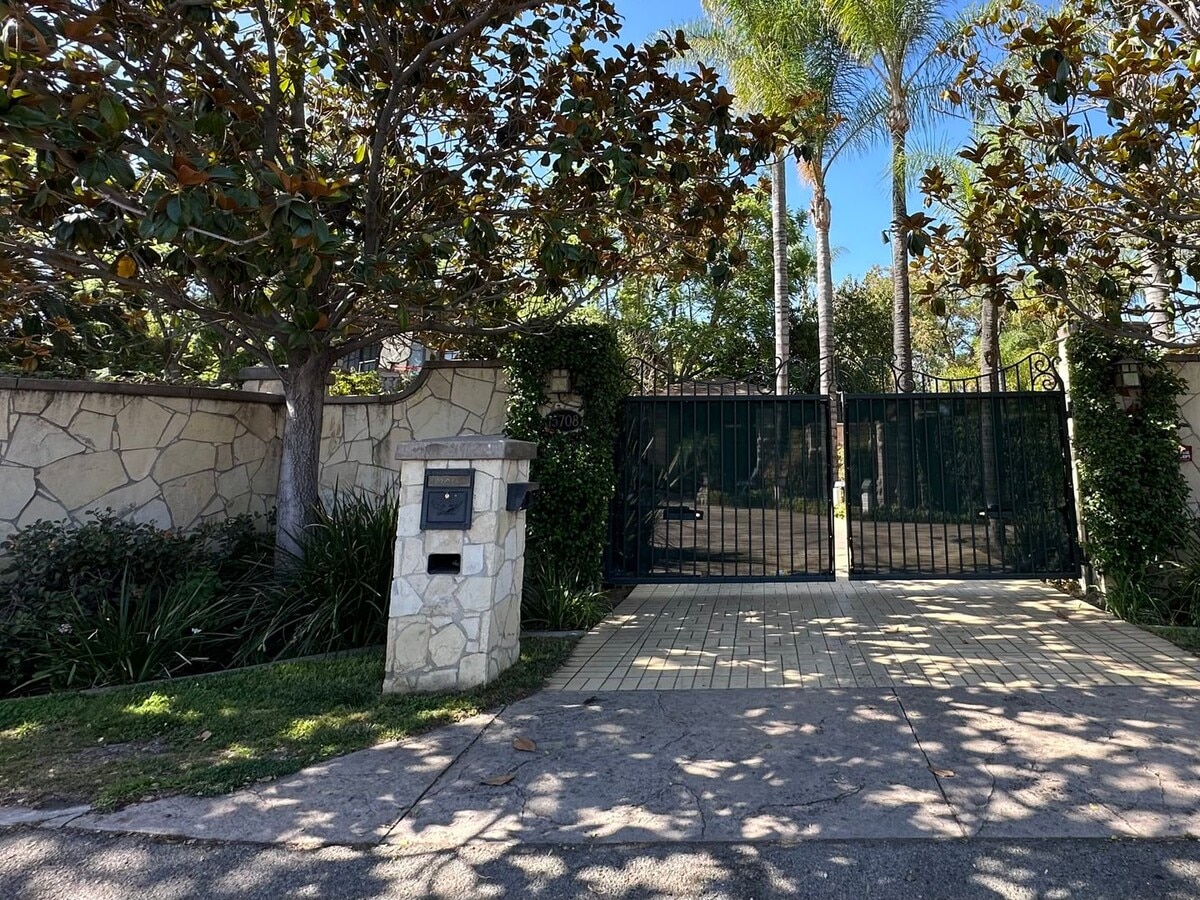 Photo - 15708 Rayen St Unit B