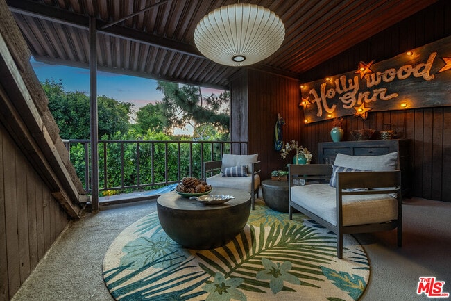 Photo - 4635 Clybourn Ave