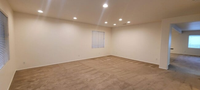 Photo - 1262 Garrett Way