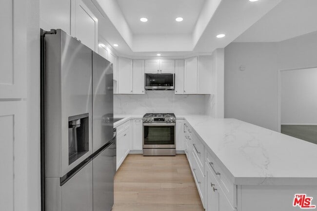 Building Photo - 4477 Woodman Ave Unit 207