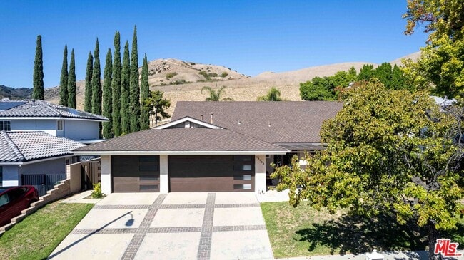 Photo - 18933 Kilfinan St