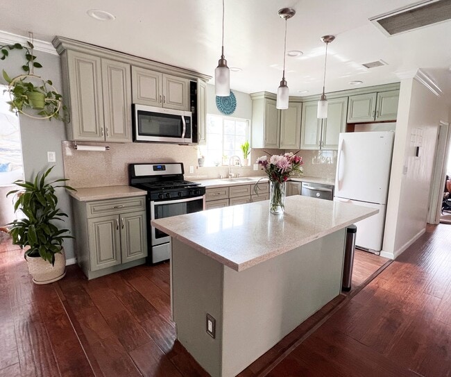 Photo - 14148 Community St