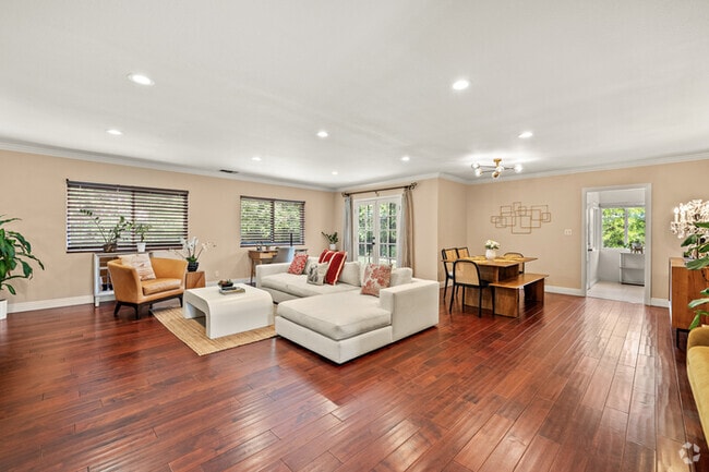 Building Photo - Chic Family house in West Covina