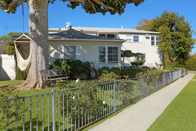 Photo - 2577 Granville Ave Unit 2577