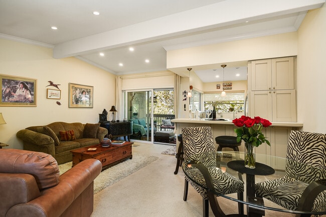 Photo - 8840 Villa La Jolla Dr Unit 307