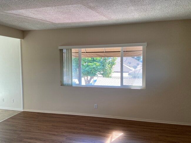 Living room - 322 Cornell Dr Unit D