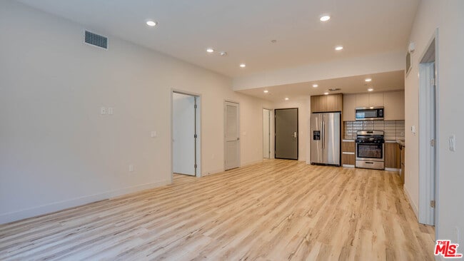Photo - 1540 S Hayworth Ave Unit 202