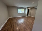 Photo - 911 E Aliso St Unit B