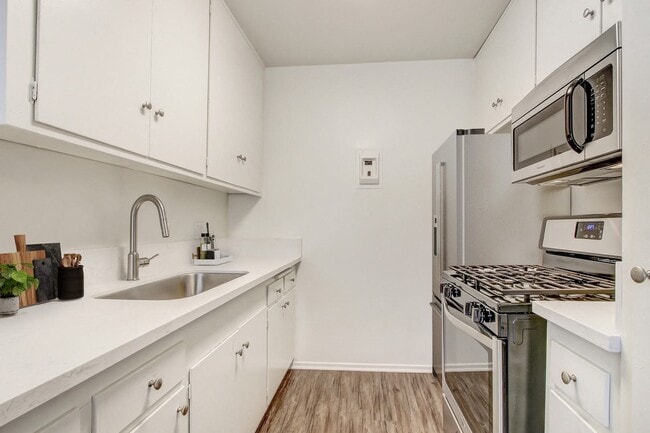 Photo - Harbor Isle Apartments