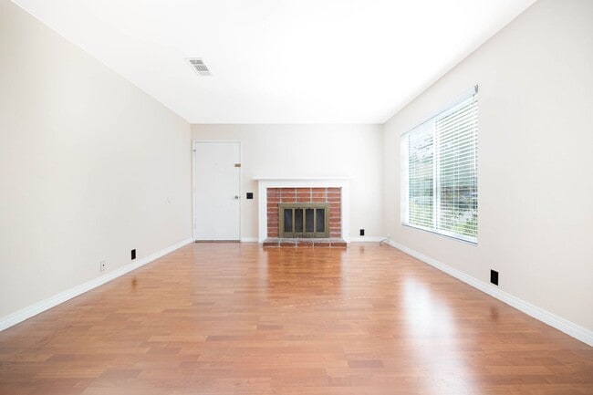 Photo - Spacious 4 Bedroom Townhouse in the Heart of Mira Mesa!