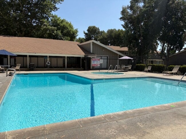 Centrally Located Redlands Townhome - Centrally Located Redlands Townhome