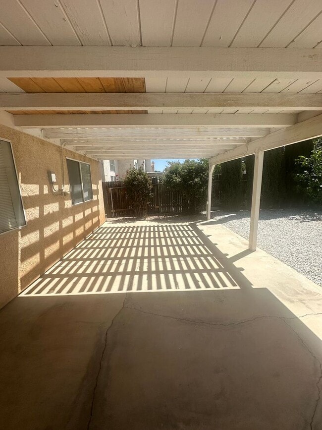 Photo - 5 BEDROOM, 2 STORY,SPACIOUS VICTORVILLE HOME! NEAR MALL!