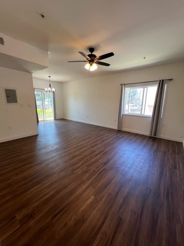 Photo - 14655 Vanowen St