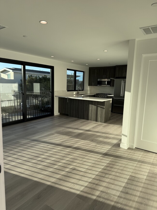 Building Photo - 2408 Highland Ave Unit A