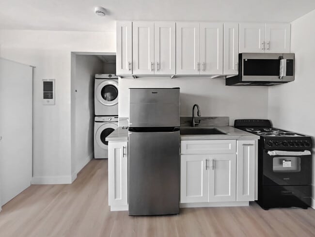 Photo - 2901 Kenwood Ave Unit 2
