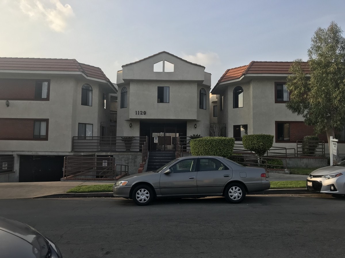 Front of Property - 1129 Irving Ave Unit 3