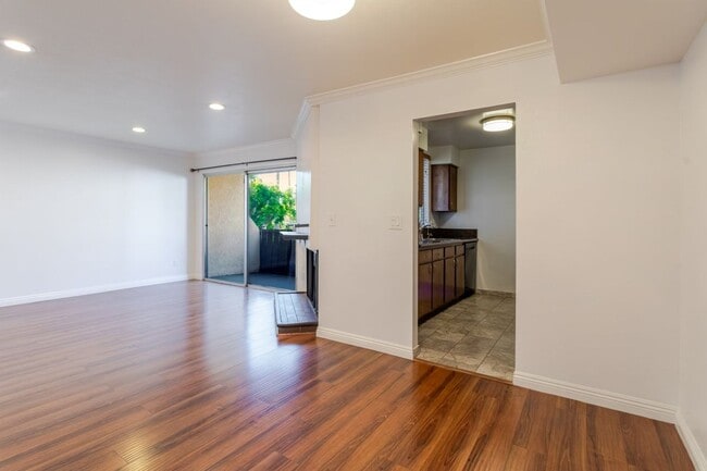 Photo - 14990 Victory Blvd