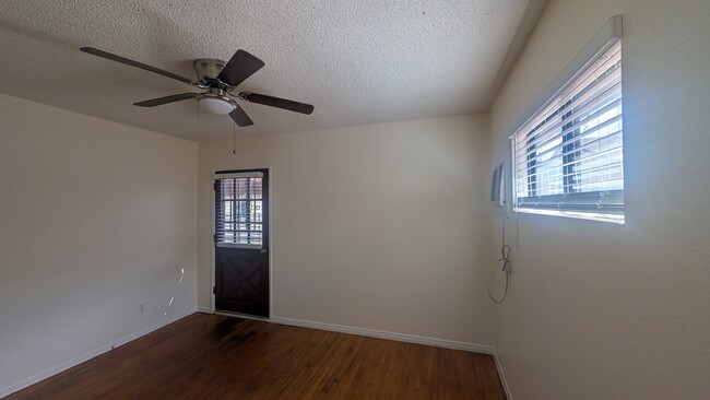 Photo - 1618 S Meeker Ave